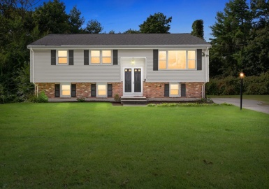 30 Golden Road, Stoughton, Massachusetts 02072, 3 Bedrooms Bedrooms, 7 Rooms Rooms,1.5 BathroomsBathrooms,Residential,For Sale,Golden Road,73164955