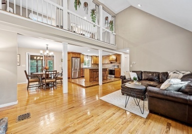 5 Torrey Rd, Sutton, Massachusetts 01590, 4 Bedrooms Bedrooms, 9 Rooms Rooms,2 BathroomsBathrooms,Residential,For Sale,Torrey Rd,73165426