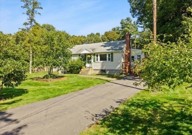120 Oak Street, Walpole, Massachusetts 02081, 3 Bedrooms Bedrooms, 5 Rooms Rooms,1 BathroomBathrooms,Residential,For Sale,Oak Street,73167462