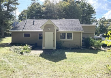 143 Center St, Carver, Massachusetts 02330, 2 Bedrooms Bedrooms, 5 Rooms Rooms,1 BathroomBathrooms,Residential,For Sale,Center St,73169058