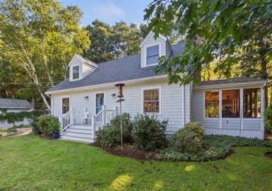 43 Woodward Ave, Gloucester, Massachusetts 01930, 4 Bedrooms Bedrooms, 8 Rooms Rooms,2 BathroomsBathrooms,Residential,For Sale,Woodward Ave,73155072