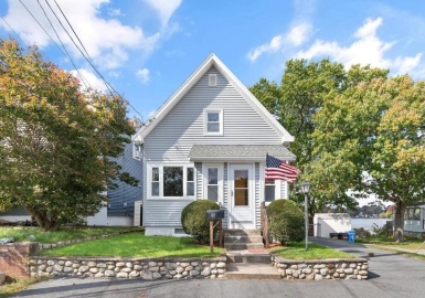 52 Hiawatha Ave, Waltham, Massachusetts 02451, 3 Bedrooms Bedrooms, 6 Rooms Rooms,2.5 BathroomsBathrooms,Residential,For Sale,Hiawatha Ave,73169739