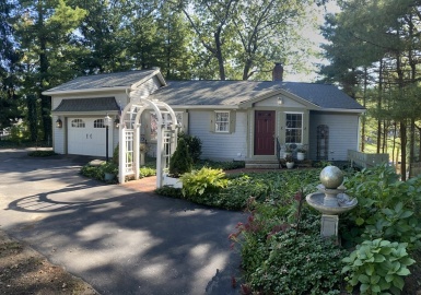 530 Oakridge Ave, North Attleboro, Massachusetts 02760, 2 Bedrooms Bedrooms, 6 Rooms Rooms,2 BathroomsBathrooms,Residential,For Sale,Oakridge Ave,73170418