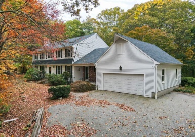 9 Juniper Ln, Framingham, Massachusetts 01701, 4 Bedrooms Bedrooms, 8 Rooms Rooms,2.5 BathroomsBathrooms,Residential,For Sale,Juniper Ln,73174199