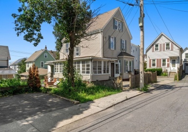 7 Clinton Place, Everett, Massachusetts 02149, 5 Bedrooms Bedrooms, 9 Rooms Rooms,2.5 BathroomsBathrooms,Residential,For Sale,Clinton Place,73139281