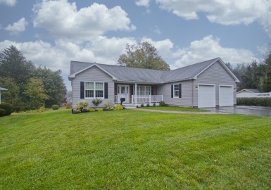 1222 Northampton, Holyoke, Massachusetts 01040, 2 Bedrooms Bedrooms, 6 Rooms Rooms,3 BathroomsBathrooms,Residential,For Sale,Northampton,73165887