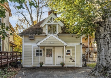 51A Cedar St, Worcester, Massachusetts 01609, 3 Bedrooms Bedrooms, 9 Rooms Rooms,2.5 BathroomsBathrooms,Residential,For Sale,Cedar St,73174013