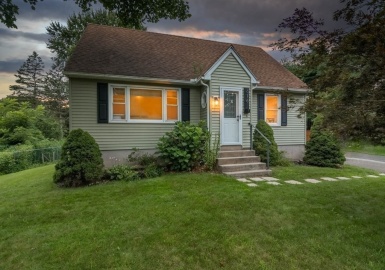 616 Suffield St, Agawam, Massachusetts 01001, 3 Bedrooms Bedrooms, 6 Rooms Rooms,1.5 BathroomsBathrooms,Residential,For Sale,Suffield St,73152679