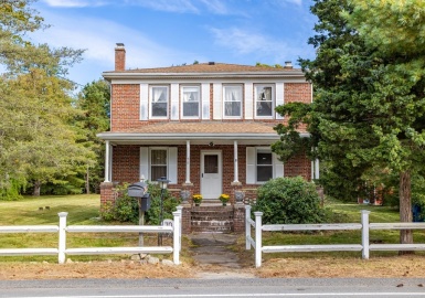 70 Bedford St, Burlington, Massachusetts 01803, 3 Bedrooms Bedrooms, 6 Rooms Rooms,1.5 BathroomsBathrooms,Residential,For Sale,Bedford St,73169905