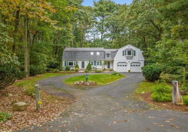4 Woodside Road, Framingham, Massachusetts 01701, 4 Bedrooms Bedrooms, 10 Rooms Rooms,2.5 BathroomsBathrooms,Residential,For Sale,Woodside Road,73168444