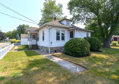 60 Winter Street, Bellingham, Massachusetts 02019, 3 Bedrooms Bedrooms, 5 Rooms Rooms,1 BathroomBathrooms,Residential,For Sale,Winter Street,73136153