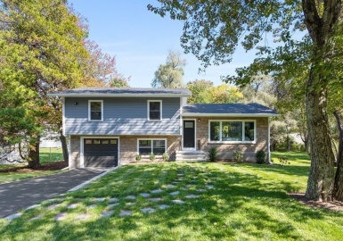 10 Carriage Ln, Winchester, Massachusetts 01890, 4 Bedrooms Bedrooms, 8 Rooms Rooms,3.5 BathroomsBathrooms,Residential,For Sale,Carriage Ln,73173876