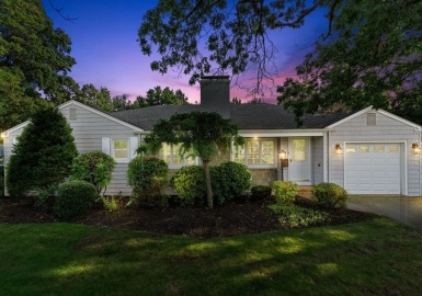 132 Berwick Place, Norwood, Massachusetts 02062, 3 Bedrooms Bedrooms, 7 Rooms Rooms,2 BathroomsBathrooms,Residential,For Sale,Berwick Place,73166098