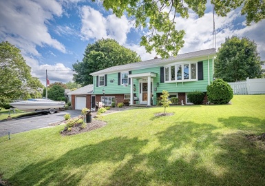 35 Rhode Island Ave, Somerset, Massachusetts 02726, 3 Bedrooms Bedrooms, 5 Rooms Rooms,2 BathroomsBathrooms,Residential,For Sale,Rhode Island Ave,73152379