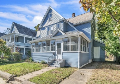 9 Charles St, Holyoke, Massachusetts 01040, 3 Bedrooms Bedrooms, 6 Rooms Rooms,1 BathroomBathrooms,Residential,For Sale,Charles St,73171588