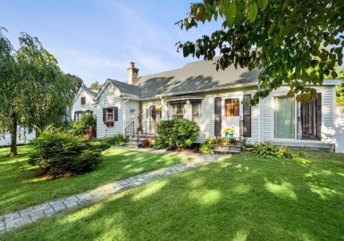 30 Strawberry Hill Rd, Chelmsford, Massachusetts 01863, 5 Bedrooms Bedrooms, 9 Rooms Rooms,3 BathroomsBathrooms,Residential,For Sale,Strawberry Hill Rd,73167508