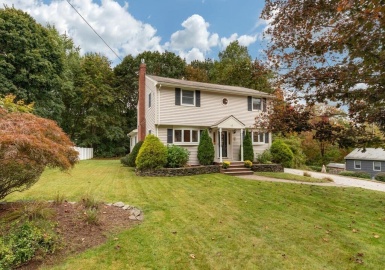 4 Caroline St, Burlington, Massachusetts 01803, 4 Bedrooms Bedrooms, 7 Rooms Rooms,1.5 BathroomsBathrooms,Residential,For Sale,Caroline St,73169259