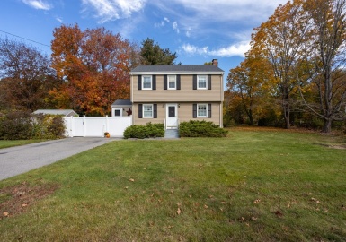 111 Beach Street, Foxboro, Massachusetts 02035, 3 Bedrooms Bedrooms, 7 Rooms Rooms,1.5 BathroomsBathrooms,Residential,For Sale,Beach Street,73175445