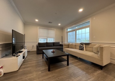 320 Middlesex Ave, Medford, Massachusetts 02155, 2 Bedrooms Bedrooms, 6 Rooms Rooms,2 BathroomsBathrooms,Residential Lease,For Rent,Middlesex Ave,73238513