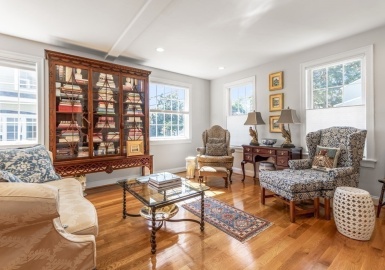 155 Green St, Marblehead, Massachusetts 01945, 2 Bedrooms Bedrooms, 6 Rooms Rooms,2.5 BathroomsBathrooms,Residential,For Sale,Marblehead Meadows,Green St,73162006