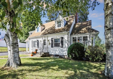 5 Carpenter Street, Norwood, Massachusetts 02062, 2 Bedrooms Bedrooms, 7 Rooms Rooms,1.5 BathroomsBathrooms,Residential,For Sale,Carpenter Street,73166694