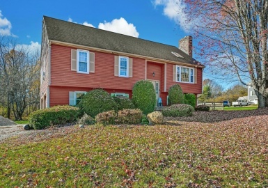 18 Carol Lane, Blackstone, Massachusetts 01504, 3 Bedrooms Bedrooms, 8 Rooms Rooms,2 BathroomsBathrooms,Residential,For Sale,Carol Lane,73176412