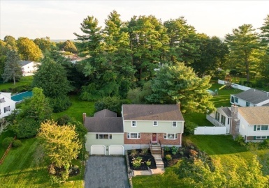 30 Mohawk St, Danvers, Massachusetts 01923, 3 Bedrooms Bedrooms, 8 Rooms Rooms,2.5 BathroomsBathrooms,Residential,For Sale,Mohawk St,73155373