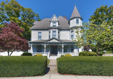 111 Lincoln St, Newton, Massachusetts 02461, 5 Bedrooms Bedrooms, 11 Rooms Rooms,5.5 BathroomsBathrooms,Residential,For Sale,Lincoln St,73166847