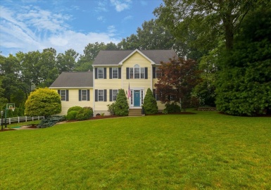 6 Strawberry Knoll Dr, Sutton, Massachusetts 01590, 4 Bedrooms Bedrooms, 8 Rooms Rooms,2.5 BathroomsBathrooms,Residential,For Sale,Strawberry Knoll Dr,73151831