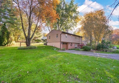 66 Westbrook Rd, South Hadley, Massachusetts 01075, 2 Bedrooms Bedrooms, 5 Rooms Rooms,1 BathroomBathrooms,Residential,For Sale,Westbrook Rd,73173791