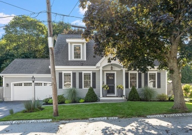 33 Erie Ave, Newburyport, Massachusetts 01950, 3 Bedrooms Bedrooms, 6 Rooms Rooms,2.5 BathroomsBathrooms,Residential,For Sale,Erie Ave,73162037