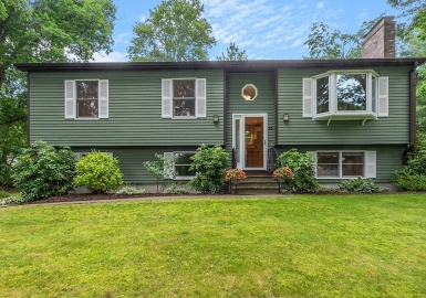 23 Commonwealth Ave, Shrewsbury, Massachusetts 01545, 4 Bedrooms Bedrooms, 8 Rooms Rooms,3 BathroomsBathrooms,Residential,For Sale,Commonwealth Ave,73168152
