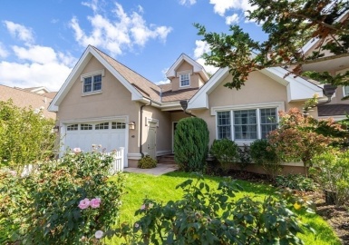 287 Langley Rd, Newton, Massachusetts 02459, 4 Bedrooms Bedrooms, 8 Rooms Rooms,3.5 BathroomsBathrooms,Residential,For Sale,The Terraces,Langley Rd,73164424