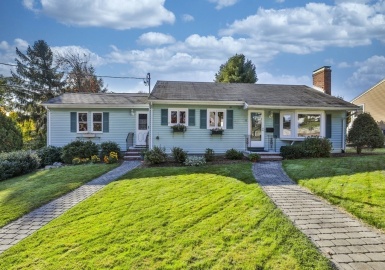 65 Woodcrest Dr, Wakefield, Massachusetts 01880, 3 Bedrooms Bedrooms, 6 Rooms Rooms,2 BathroomsBathrooms,Residential,For Sale,Woodcrest Dr,73173752