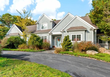 136 Hill And Plain Rd, Falmouth, Massachusetts 02536, 4 Bedrooms Bedrooms, 8 Rooms Rooms,2.5 BathroomsBathrooms,Residential,For Sale,Hill And Plain Rd,73173349