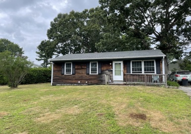 31 Holly Tree Ln, New Bedford, Massachusetts 02745, 3 Bedrooms Bedrooms, 5 Rooms Rooms,1 BathroomBathrooms,Residential,For Sale,Holly Tree Ln,73142088