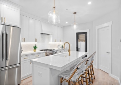 584 E 4th St., Boston, Massachusetts 02127, 2 Bedrooms Bedrooms, 5 Rooms Rooms,2.5 BathroomsBathrooms,Residential,For Sale,E 4th St.,73171683