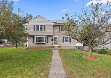 26 Adella St, Auburn, Massachusetts 01501, 4 Bedrooms Bedrooms, 8 Rooms Rooms,2 BathroomsBathrooms,Residential,For Sale,Adella St,73171659