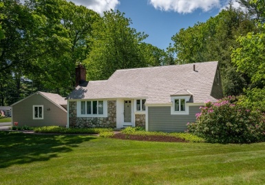 21 Whitcomb Avenue, Hingham, Massachusetts 02043, 3 Bedrooms Bedrooms, 8 Rooms Rooms,1.5 BathroomsBathrooms,Residential,For Sale,Whitcomb Avenue,73116563