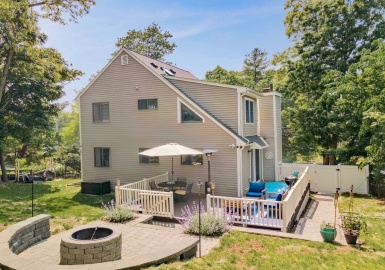 135 Elm St, Framingham, Massachusetts 01701, 3 Bedrooms Bedrooms, 7 Rooms Rooms,1.5 BathroomsBathrooms,Residential,For Sale,Elm St,73171172