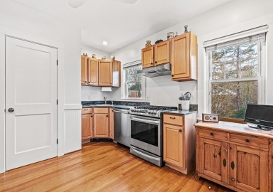 246 Washington Street, Winchester, Massachusetts 01890, 4 Bedrooms Bedrooms, 12 Rooms Rooms,1.5 BathroomsBathrooms,Residential,For Sale,Washington Street,73184048