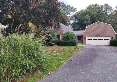 10 Sanford Street, East Longmeadow, Massachusetts 01028, 3 Bedrooms Bedrooms, 6 Rooms Rooms,2.5 BathroomsBathrooms,Residential,For Sale,Sanford Street,73177379