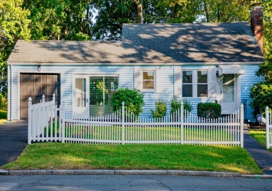 131 Berkshire Avenue, Springfield, Massachusetts 01109, 2 Bedrooms Bedrooms, 5 Rooms Rooms,2 BathroomsBathrooms,Residential,For Sale,Berkshire Avenue,73165360
