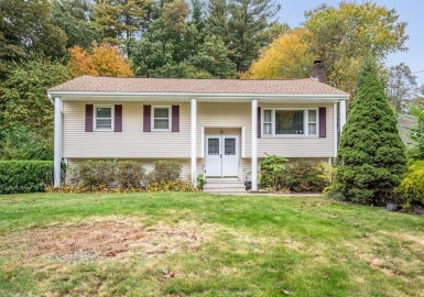 40 Geiger Dr, Tewksbury, Massachusetts 01876, 3 Bedrooms Bedrooms, 8 Rooms Rooms,1 BathroomBathrooms,Residential,For Sale,Geiger Dr,73173557