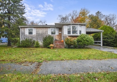 36 Longmeadow Road, Beverly, Massachusetts 01915, 3 Bedrooms Bedrooms, 8 Rooms Rooms,1 BathroomBathrooms,Residential,For Sale,Longmeadow Road,73176196