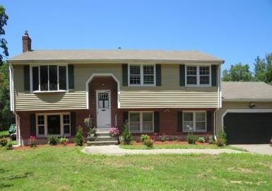 429 East Foxboro Street, Sharon, Massachusetts 02067, 3 Bedrooms Bedrooms, 9 Rooms Rooms,2 BathroomsBathrooms,Residential,For Sale,East Foxboro Street,73134182