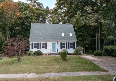 1151 Centre St, Middleboro, Massachusetts 02346, 3 Bedrooms Bedrooms, 6 Rooms Rooms,2 BathroomsBathrooms,Residential,For Sale,Centre St,73172505