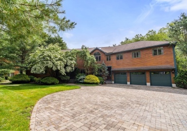 94 Topsfield Rd, Boxford, Massachusetts 01921, 5 Bedrooms Bedrooms, 13 Rooms Rooms,4.5 BathroomsBathrooms,Residential,For Sale,Topsfield Rd,73170216