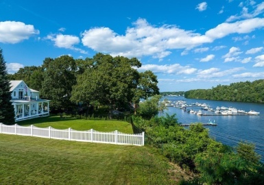 12 Beacon St, Amesbury, Massachusetts 01913, 3 Bedrooms Bedrooms, 8 Rooms Rooms,2.5 BathroomsBathrooms,Residential,For Sale,Beacon St,73158524