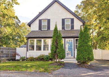 58 Waldo St, Dedham, Massachusetts 02026, 3 Bedrooms Bedrooms, 7 Rooms Rooms,2 BathroomsBathrooms,Residential,For Sale,Waldo St,73171355
